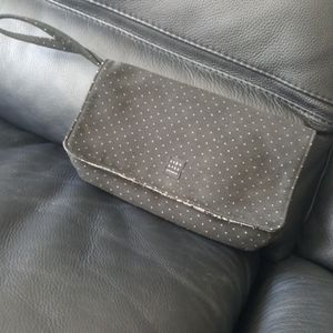 Lisa lill. Snap clise clutch.